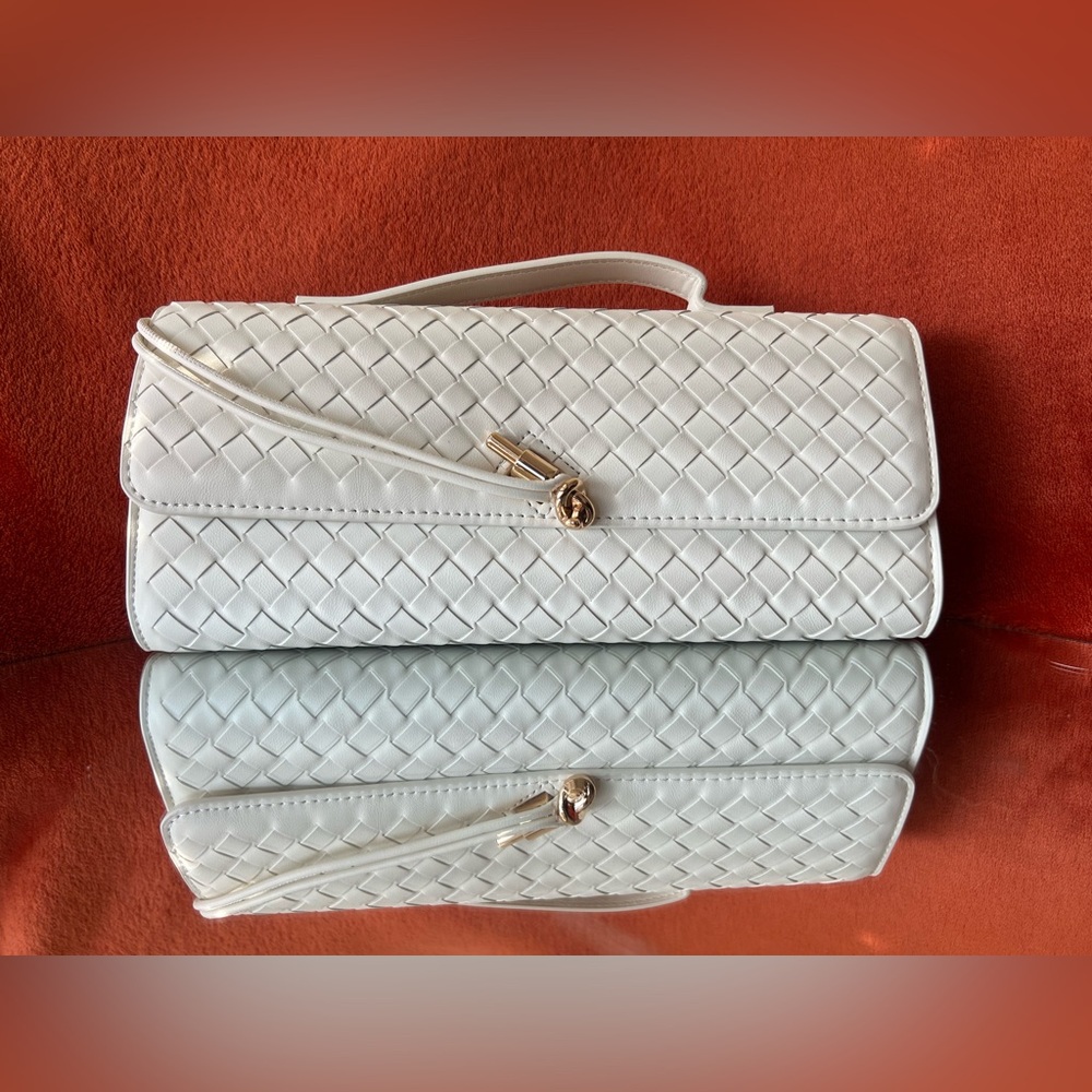 East West Clutch with Crossbody Strap (cream)